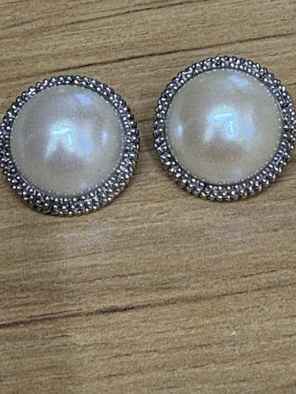 VTG. Irwin Pearl Clip-On Earrings
