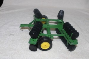 1/16 CUSTOM JOHN DEERE WING DISC W/DUAL WHEELS