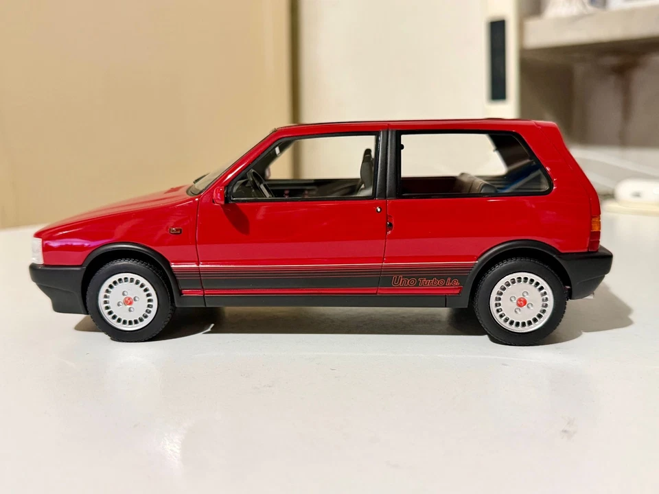 LAUDORACING LM088A FIAT UNO TURBO 1° SERIE 1987 ROSSO 1/18 - Immagine 2 di 4