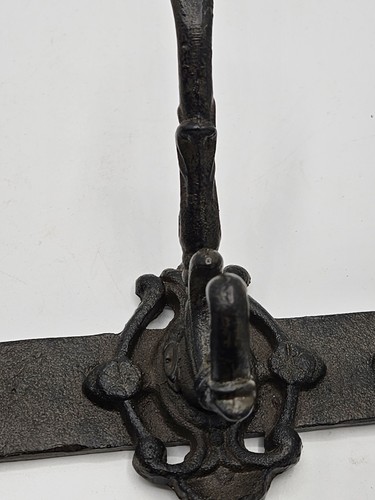 Vintage Cast Iron Coat,Hat,Robe,Jacket Rack Heavy Ornate Four Hooks 16.5 Inches - Picture 6 of 11