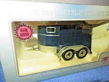 HORSE TRAILER BLUE 1:18 MOTOR CITY CLASSICS OPENING REAR DOORS, HIGH DETAIL