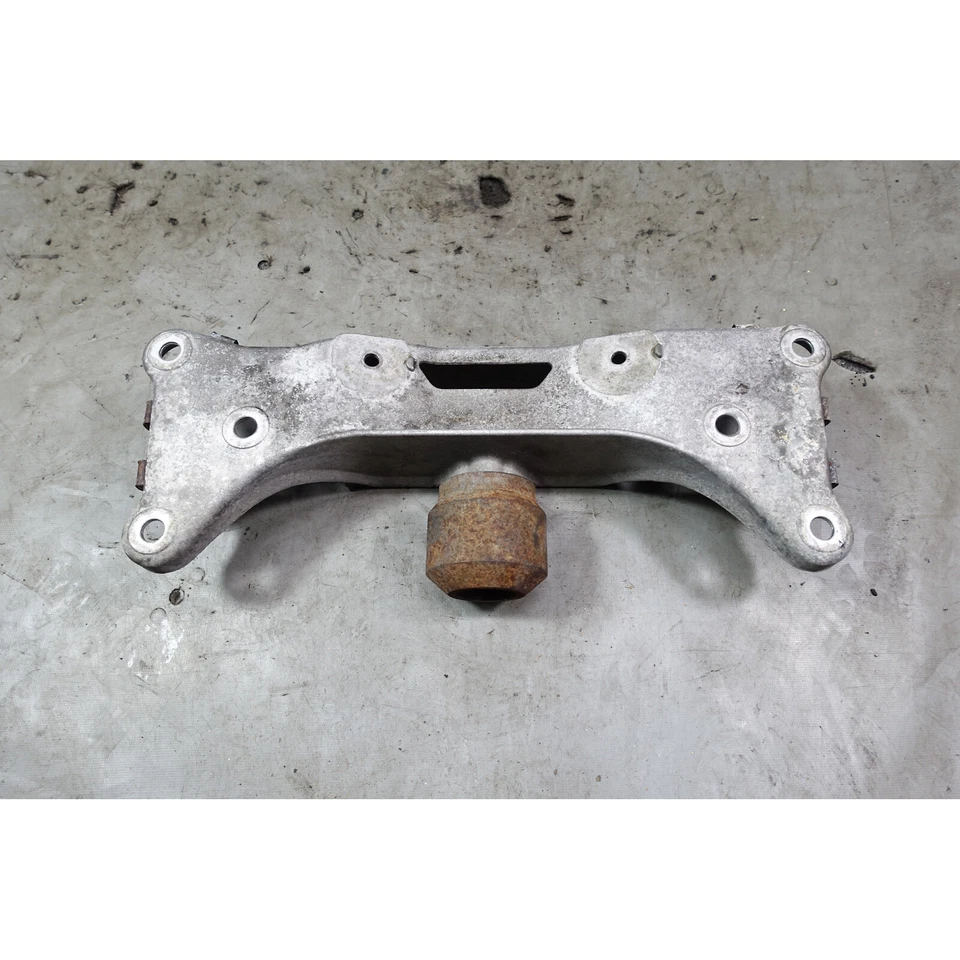 Soporte de montaje transversal para transmisión automática OEM 97-03 BMW E39 540i Touring sedán Foto 2 de 4