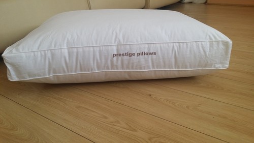 PAIR OF BOX PILLOWS NEW LUXURY HOTEL QUALITY BED PILLOW Orthopaedic MEDIUM RP 60 - Picture 3 of 6