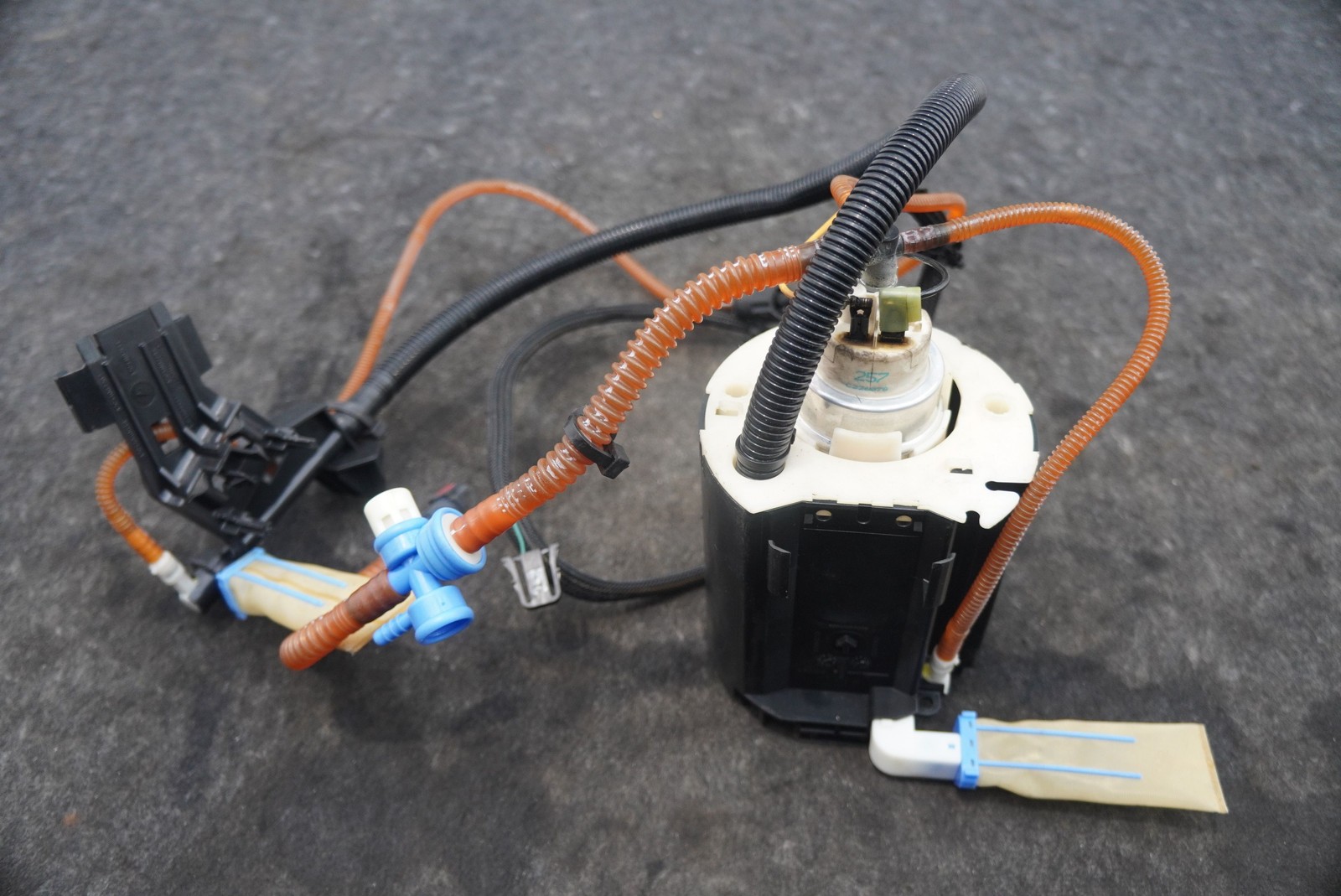 Gasoline Fuel Tank Pump Sender 6G33-9B260-CC Aston Martin V8 Vantage 2006-16 DB9