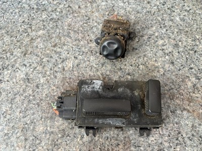 (PN 2) 2005 Chevy Silverado 2500 HD Drivers Power Seat Switches and Lumbar