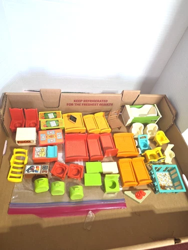 VTG/RECENT Fisher Price Little People lot (38) furniture, baby furniture GC