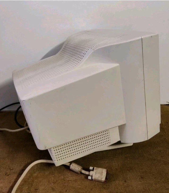 HIGHSCREEN Monitor CRT Computer Vintage Monitor a COLORI - VGA 15" X Ibm.. - Bild 3 von 4