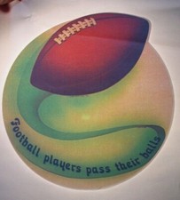 FOOTBALL PLAYERS PASS THEIR BALLS 1970's VINTAGE AMERICANA IRON ON TRANSFER B-3