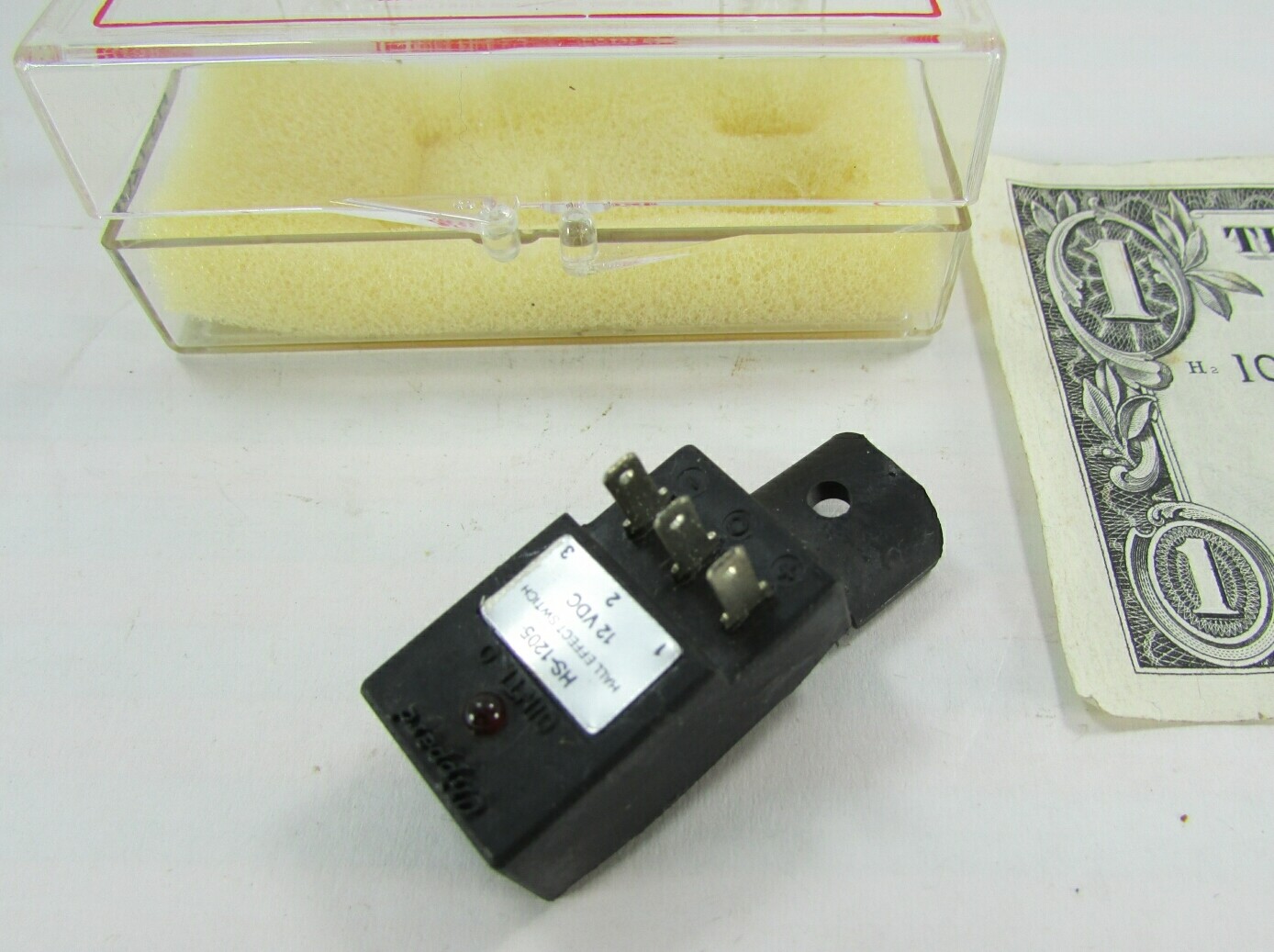 New Clippard Hall Effect Switches Sensors HS-1205 12VDC 12 VDC Pneumatics HS1205