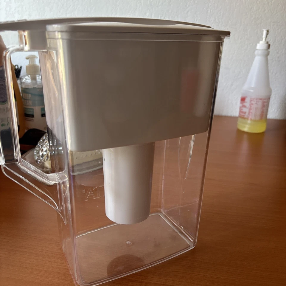 Brita Water Filtration Pitcher. Filter NOT Included. 2 Quart Capacity. - Image 4 of 4