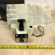 VINTAGE POLAROID LAND CAMERA SWINGER WITH CASE/DIRECTIONS