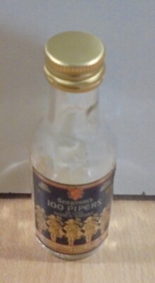 SEAGRAMM'S 100 PIPERS SCOTCH WHISKY MINIATURE GLASS BOTTLE EMPTY