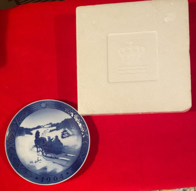 Royal Copenhagen Blue Christmas plate 1964 Fetching the Christmas Tree