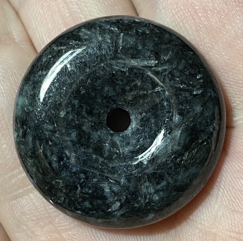 ESTATE VINTAGE BURMESE FINE SMOKY GRAY BLACK JADEITE JADE A DONUT PENDANT 33mm - Picture 2 of 9