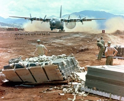 Lockheed C-130B/E Hercules Aircraft Delivering Supplies 8x10 Vietnam Photo 153