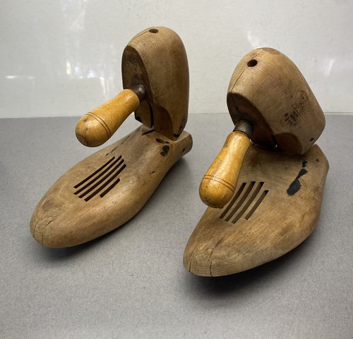 Vintage Wooden Cobbler's Shoe Form Mold Wood Primitive Miller With Handle Pair - Picture 10 of 10