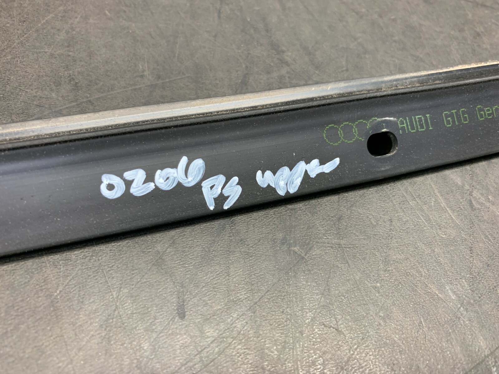 2012 AUDI R8 V10 GT OEM PASSENGER DOOR UPPER WEATHER STRIP TRIM MOULDING