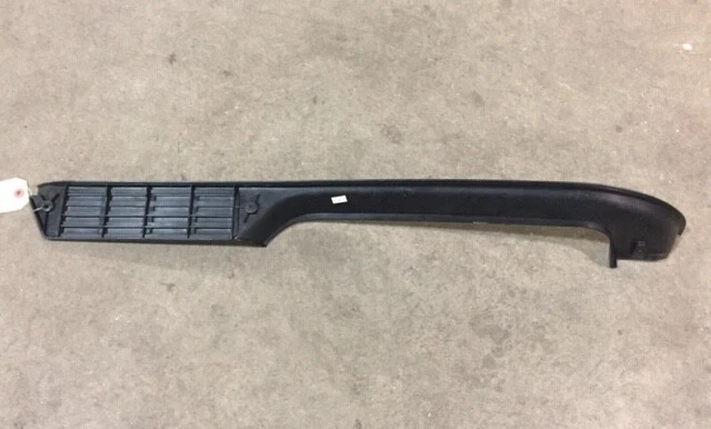 SE ADAPTA A CHEVROLET GMC C2500 C20 1986 PLACA ALFÉIZAR PUERTA DELANTERA L.H. 15594895 - NUEVO OEM Foto 2 de 2