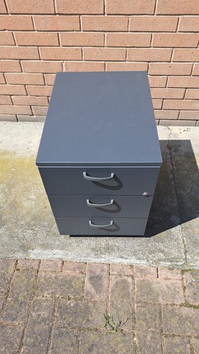 Cassettiera in legno grigia (3 cassetti) con ruote - Foto 2 di 3