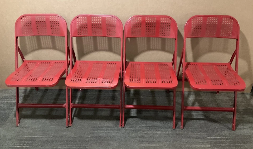 4 ЧЕТЫРЕХ винтажных красных металлических решетчатых складных стула Lyon сделано в США прочные перфорированные - Изображение 2 из 4