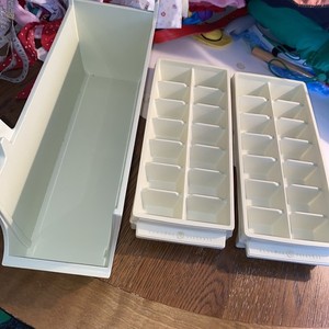 Vintage GE General Electric Ice Cube Trays W Holder Light Mint Green 70’s retro