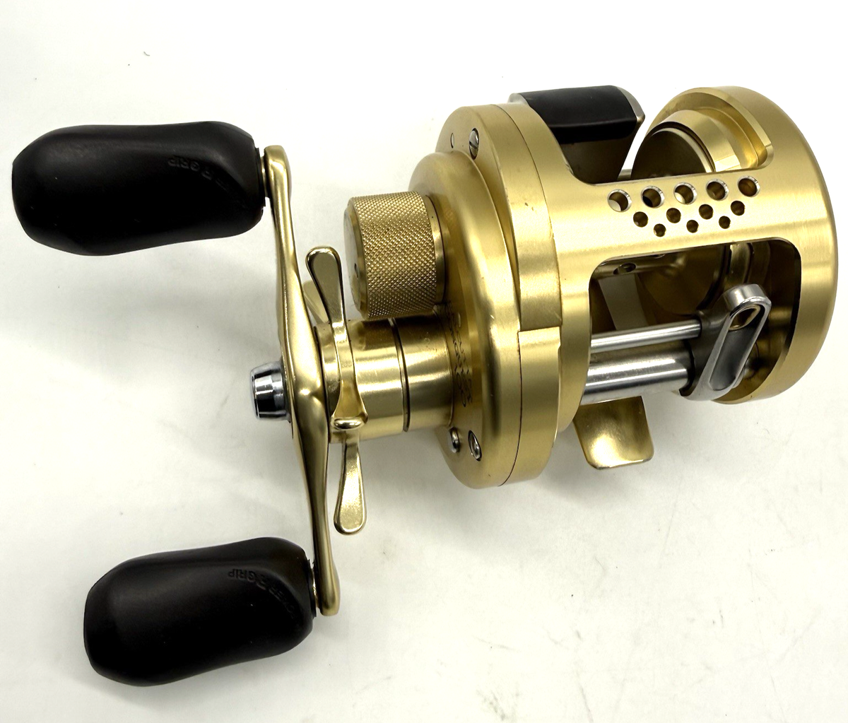 Shimano CALCUTTA CONQUEST 100 Right Handed Baitcasting Reel with