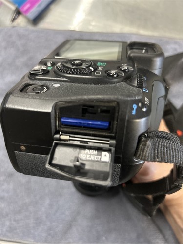 Pentax K10D 10MP Autofocus Digital SLR with 18-55mm and 55-200mm Zoom Lenses - Picture 15 of 21