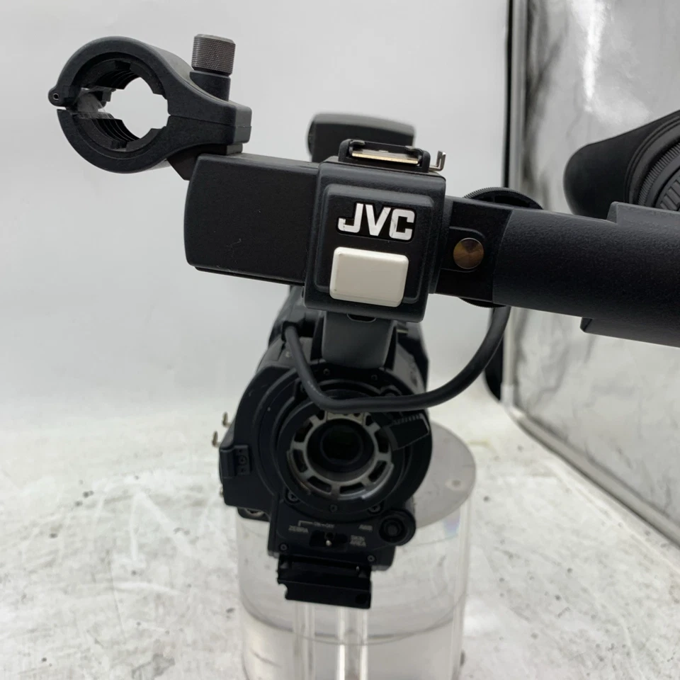 JVC GY-HD100 High Definition Mini DV Camcorder. No Lens W/battery Pack Untested - Image 2 of 4