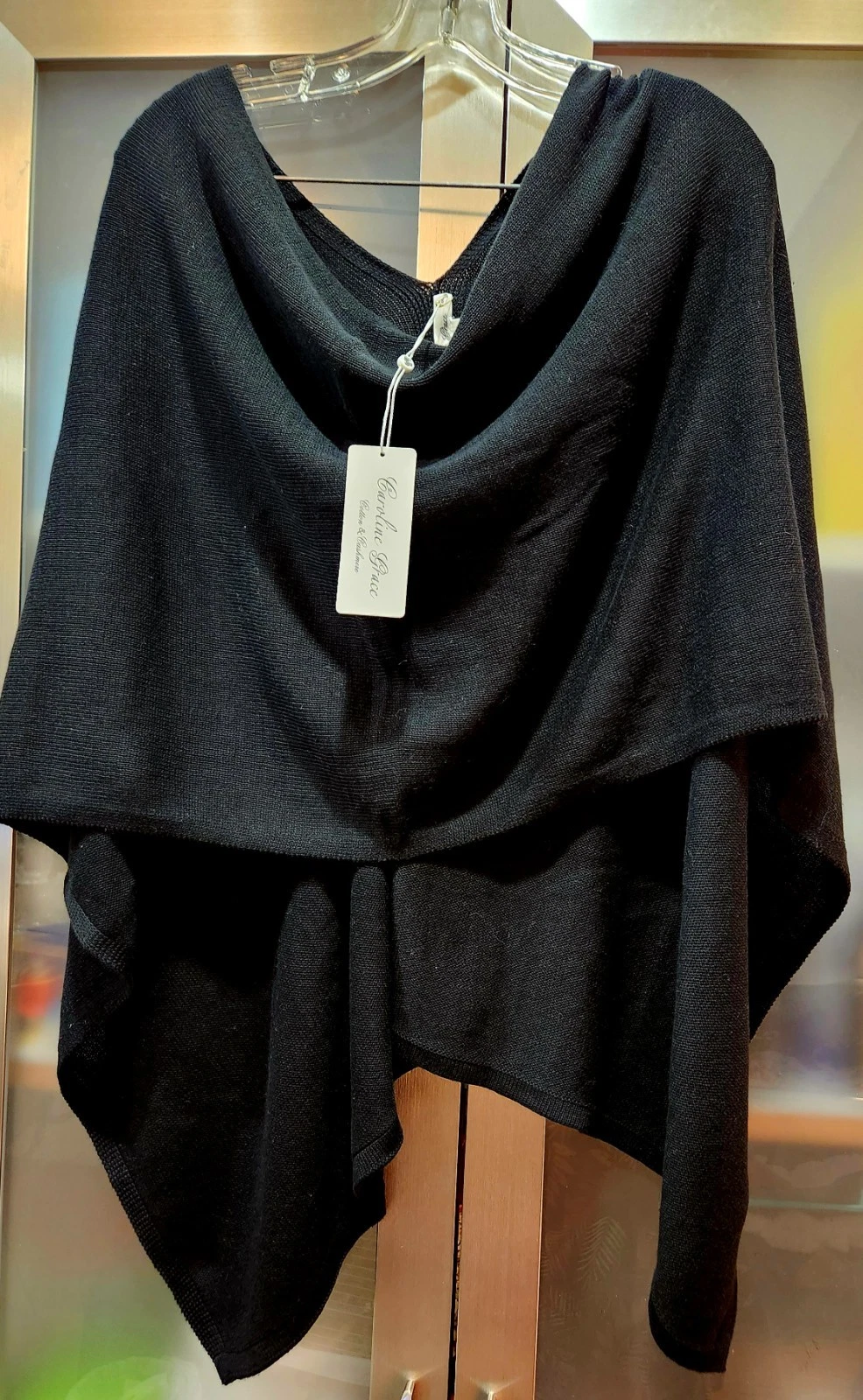 Caroline Grace Cashmere Blend Poncho Black color Light 95% Cotton 5% Cashmere
Opens in a new window