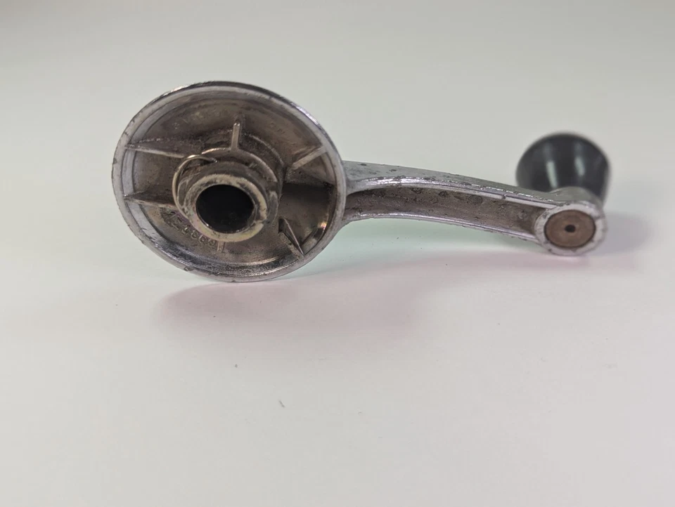 Chevrolet Bel Air 1957 manivela de ventana cromada GM Chevy 4151869 1956 a 1962 Foto 2 de 4