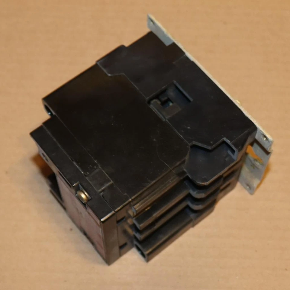 Square D 8903 SMG-1 A Lighting Contactor 30A 3P Coil 110/120V 50/60Hz 8903SMG1A - Image 3 of 4