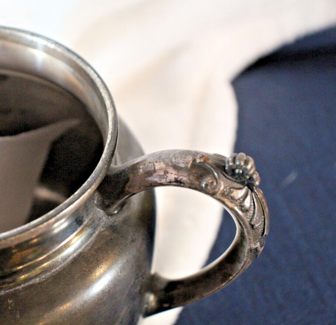 etched  Silver Sugar Bowl Middletown Plate Co. Quadruple plated marked 1120