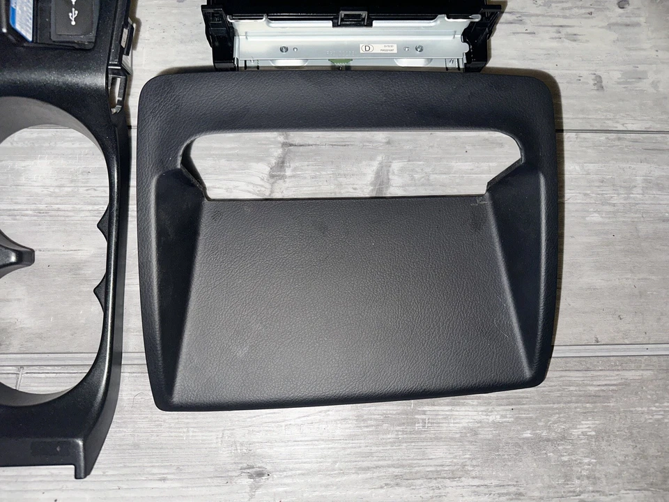 GPS NAVEGACIÓN PANTALLA Y MANDO Y MOLDURA Lexus CT 200h Hatchback 2015 Foto 4 de 4