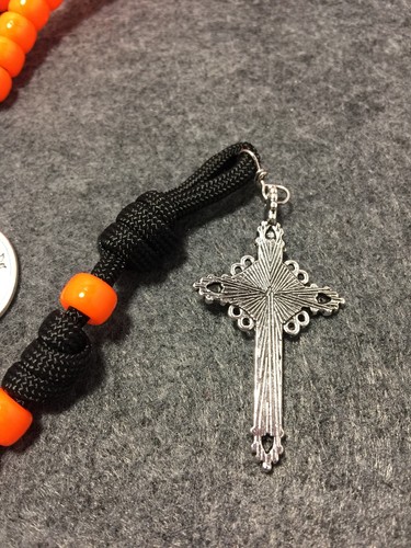 Rosario de San Miguel, Rosario de Cuentas Naranja, Medalla de San Miguel - Hecho a Mano - Imagen 4 de 5