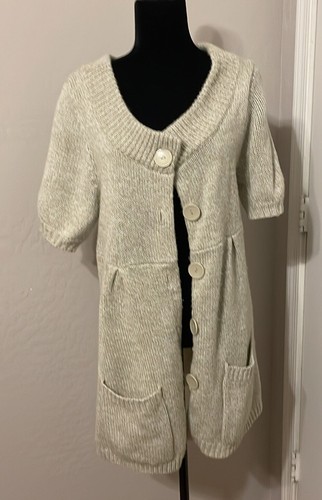 Kurzarm Strickjacke in Oberschenkellänge. Taschen. Medium 8/10