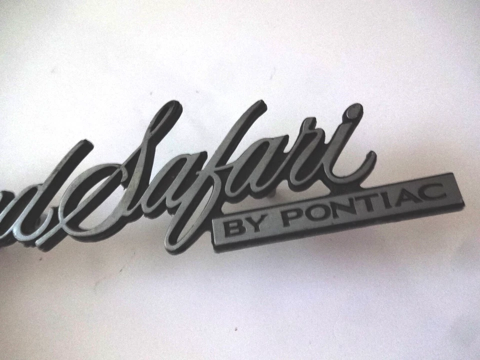 NOS 1970's PONTAC GRAND SAFARI FRONT HEADER HOOD BUMPER REAR TAILGATE EMBLEM - Image 3 of 4