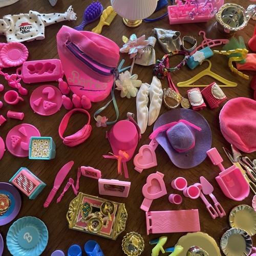 1990's Barbie Lot Of 200 + Items; Shoes, Purses, Clothes, Kitchen, Travel + - Picture 6 of 13
