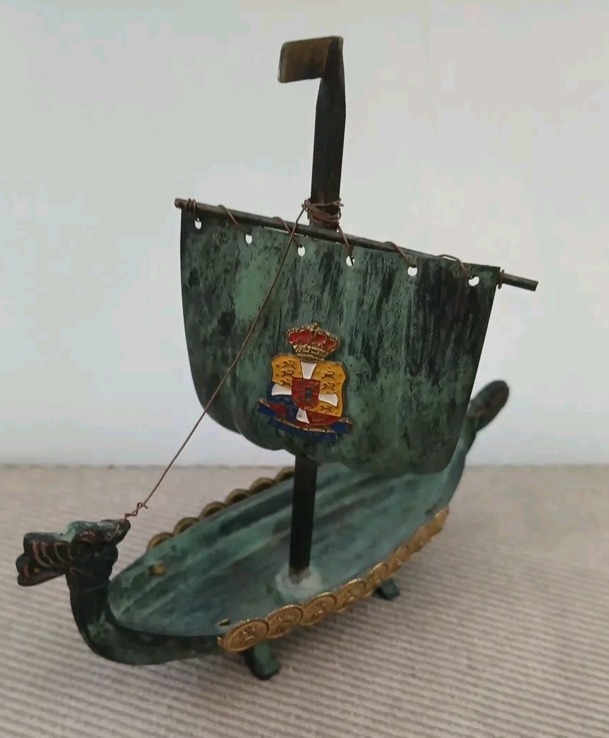NhutLARSEN コニャック ブランデー VIKING SHIP Rare Larsen Cognac Viking Ship Invincible Edition Black And
