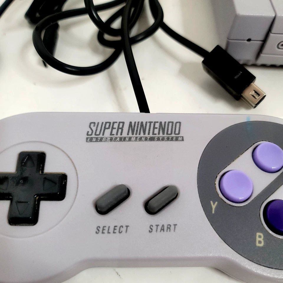 Nintendo Super NES Mini Classic Edition Cubierta de Control con Controladores y Cables LEER Foto 2 de 4