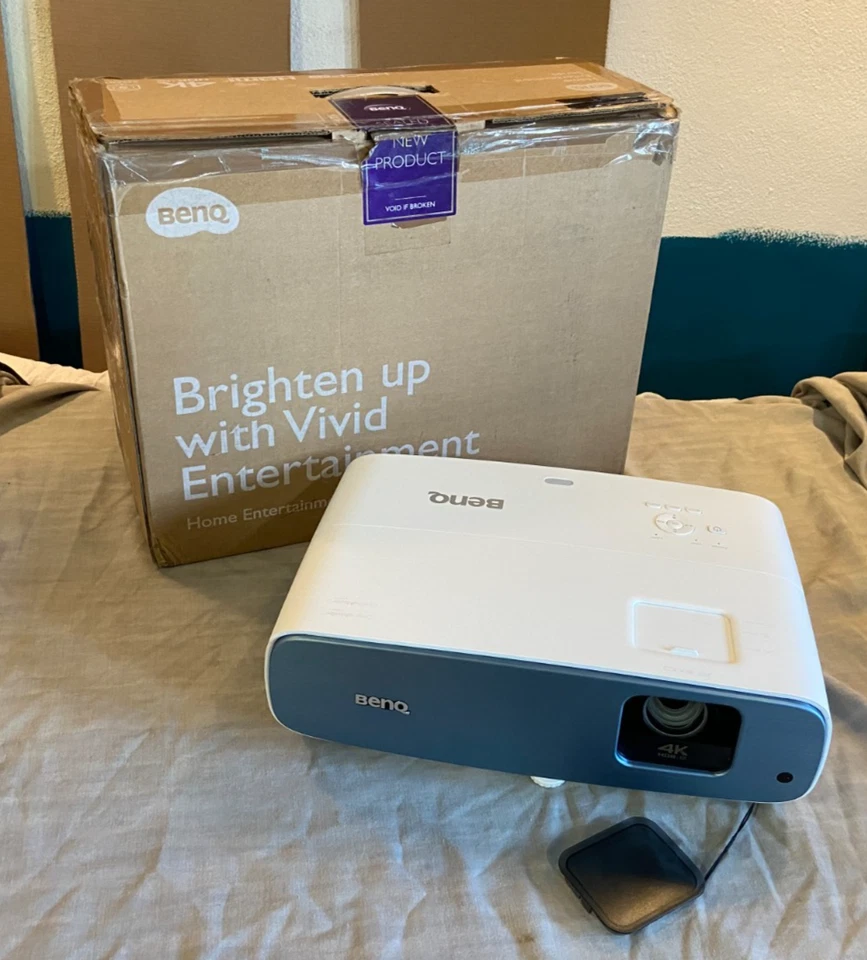 Proyector 4K HDR 10+ , BENQ TK850 , Solo 77 horas de uso , cable hdmi 15 metros - Imagen 2 de 4