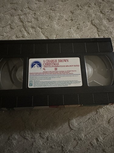 Peanuts Classic A Charlie Brown Christmas VHS Video Tape 1994 Paramount Pictures - Picture 3 of 3