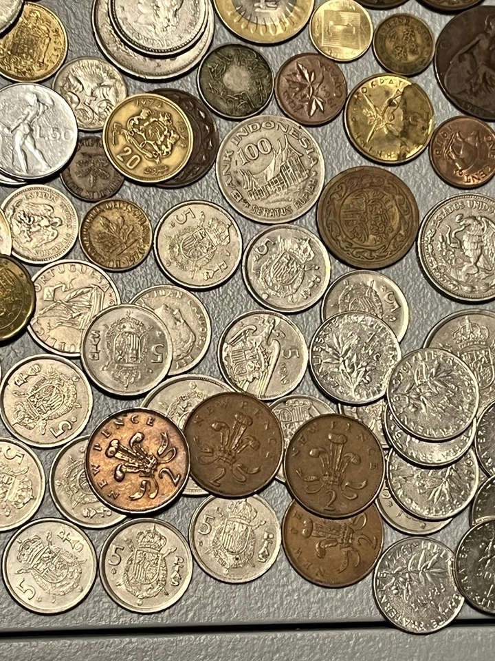 HUGE MIXED BULK LOT ASSORTED WORLD/FOREIGN COINS!  Approximately 2 Lbs 9 Oz - Image 2 of 4