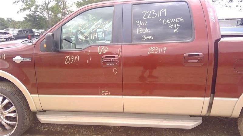 (LOCAL PICKUP ONLY) Rear Bumper Styleside With Tow Package Fits 06-08 FORD F150  Foto 3 de 4