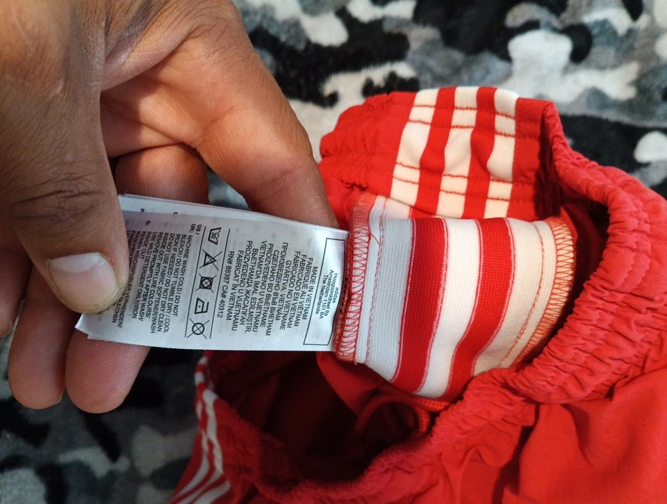 Pantalón Corto de Natación Adidas Originales Hombre Rojo/Blanco 3 Rayas (GN3526) Talla M  Foto 4 de 4