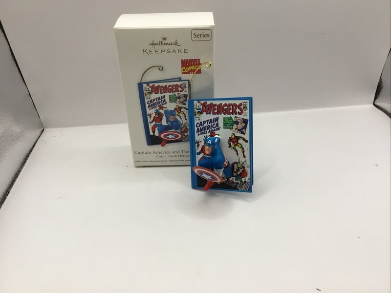 Captain America Avengers #4 2011 Hallmark Ornament - QX8819