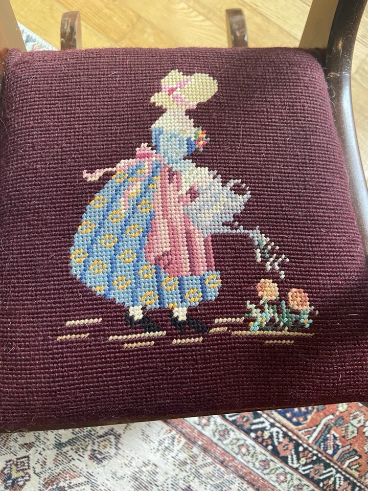 Mecedora vintage para niños Duncan Phyfe rosa caoba asiento de punta de aguja Foto 2 de 4