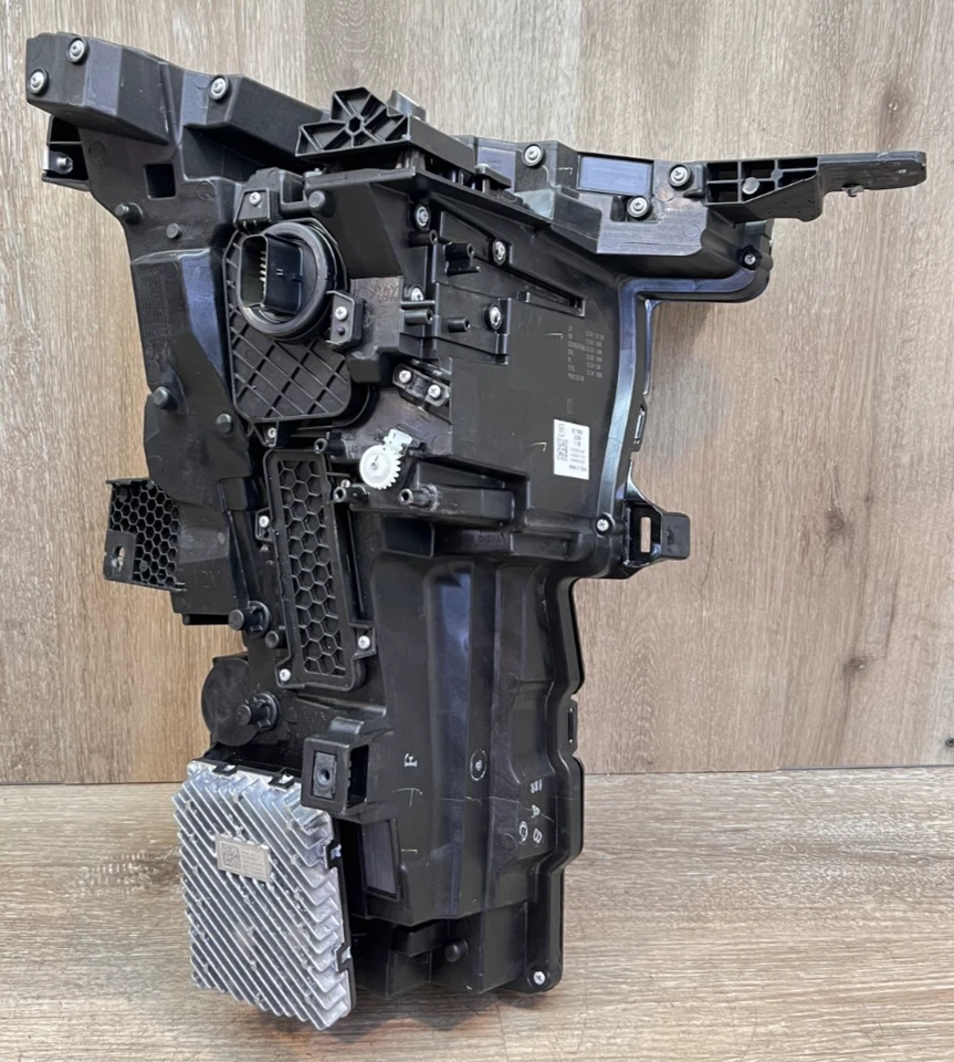 Conjunto de faros eléctricos Cadillac Lyriq 2025 LH pieza OEM # 85778092 Foto 2 de 4