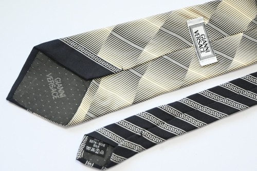 GIANNI VERSACE BLACK SILK MEN'S Neck Tie W: 3 1/2" BY L:58" MADE IN ITALY - Picture 3 of 5