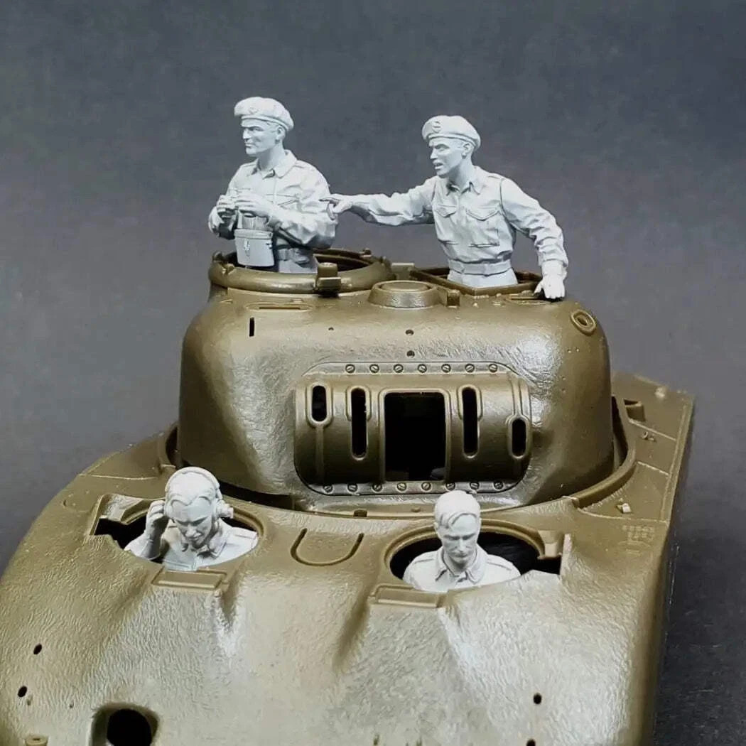 1/35 4pcs Resin Model Kit British Soldiers Tank Crew (no tank) WW2 Unpainted