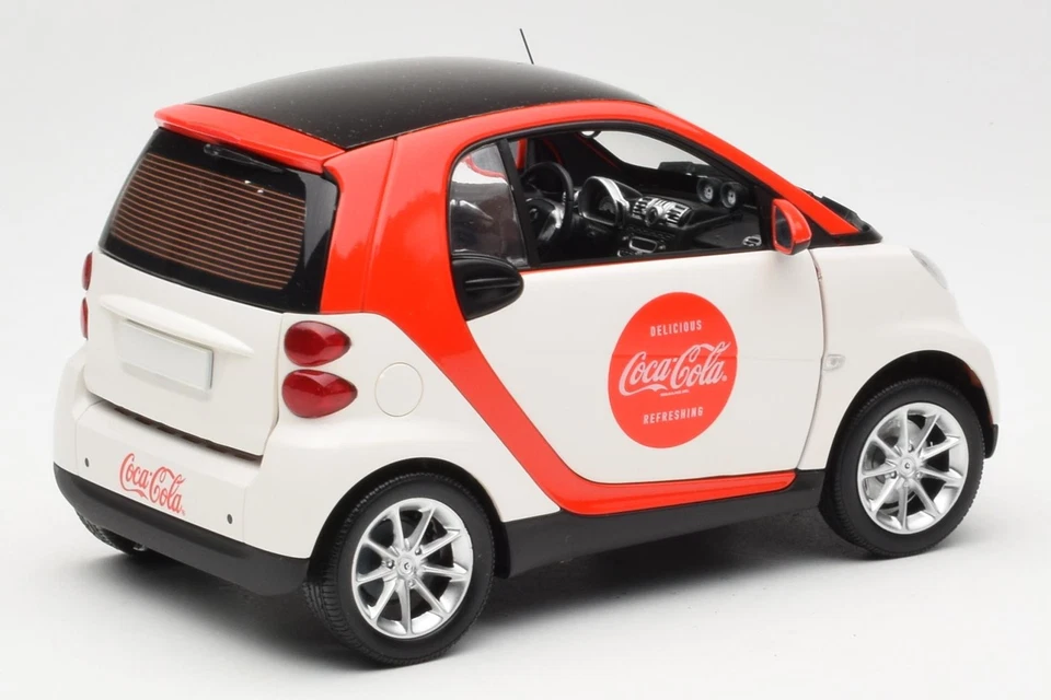 150036301 Smart Fortwo Coca Cola Minichamps 1/18 - Immagine 3 di 4